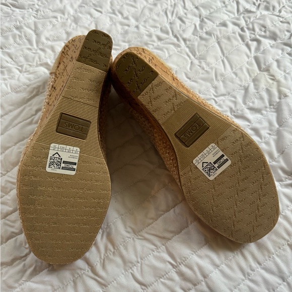 ๐ผ TOMS summer wedges ๐ผ - Picture 3 of 4